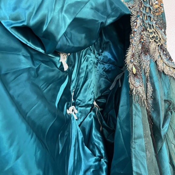 Mac Duggal Prom Dress size 0, Peacock, with sweetheart neckline and sidesplit - Picture 6 of 7